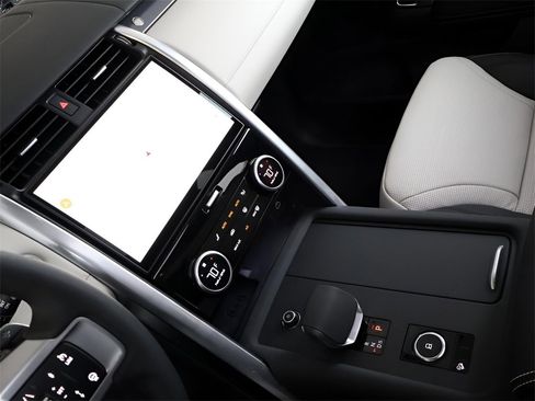 New 2025 Land Rover Discovery Metropolitan Edition image 43