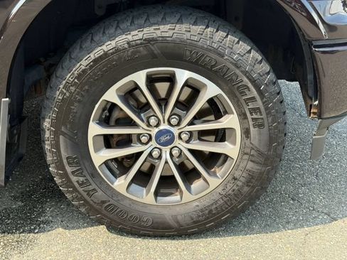 Used 2018 Ford F150 XLT w/ Equipment Group 302A Luxury AWD/4WD image 9