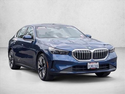 Used 2025 BMW 530i w/ Premium Package image 3