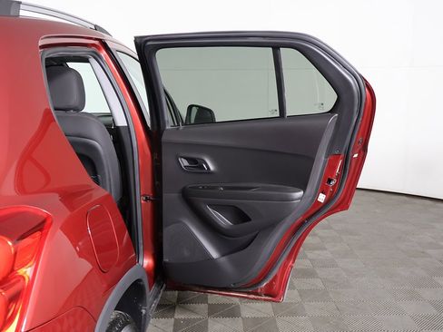 Used 2020 Chevrolet Trax LT image 18