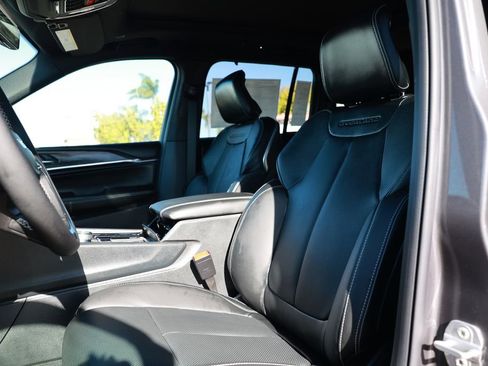 New 2025 Jeep Grand Cherokee Overland image 13