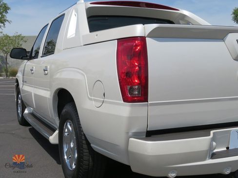 Used 2004 Cadillac Escalade EXT AWD/4WD image 24