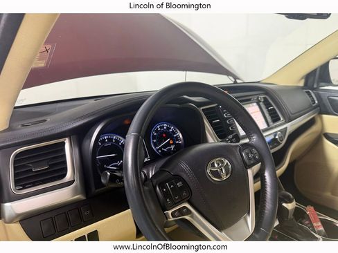 Used 2015 Toyota Highlander XLE image 25