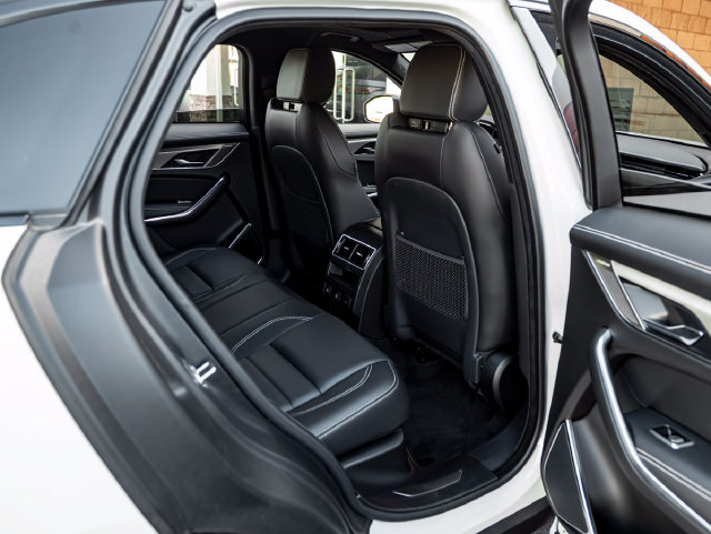 Certified 2025 Jaguar F-PACE R-Dynamic S AWD/4WD image 33