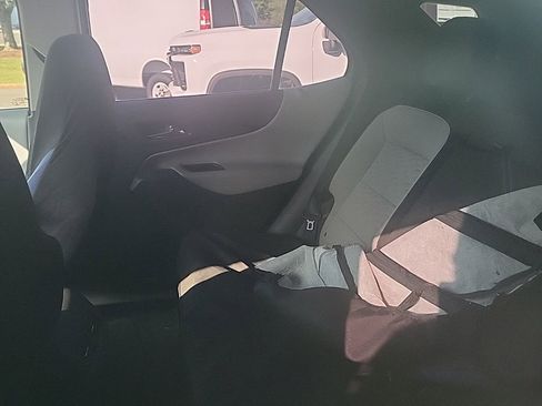 Used 2020 Chevrolet Equinox LS image 23