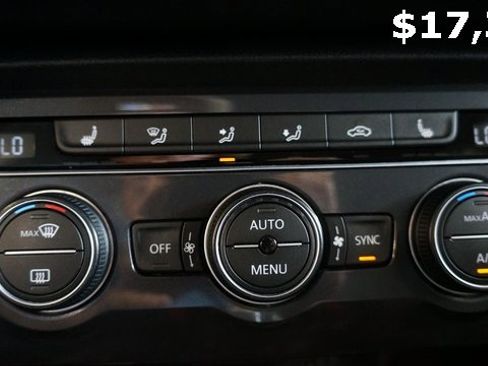 Certified 2021 Volkswagen Tiguan SE image 17