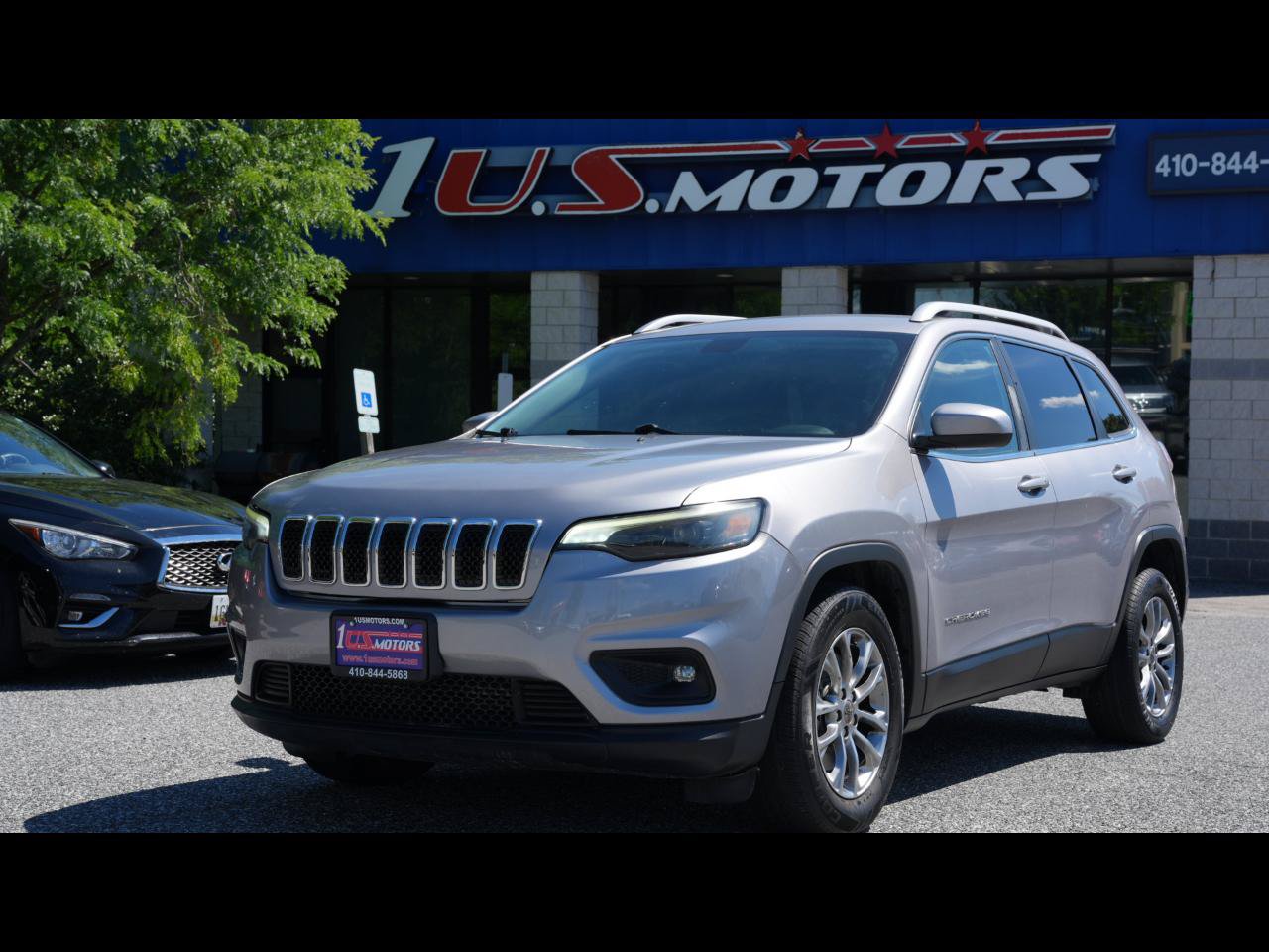 Used 2019 Jeep Cherokee Latitude Plus FWD image 1