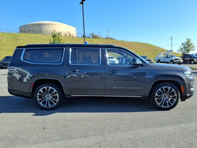 Used 2023 Jeep Grand Wagoneer L Series III w/ Rear Seat Video Group 1 AWD/4WD image 5