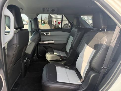 Used 2023 Ford Explorer XLT w/ Equipment Group 202A image 4