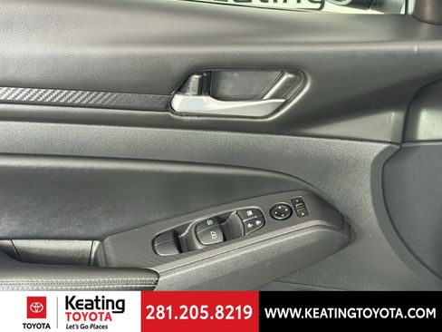 Used 2025 Nissan Altima 2.5 SV image 11