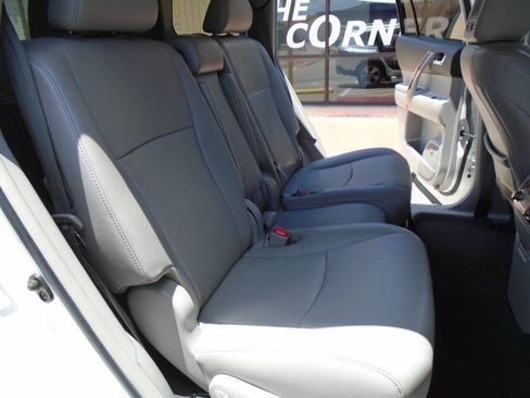 Used 2012 Toyota Highlander Limited w/ Tow Pkg FWD image 13