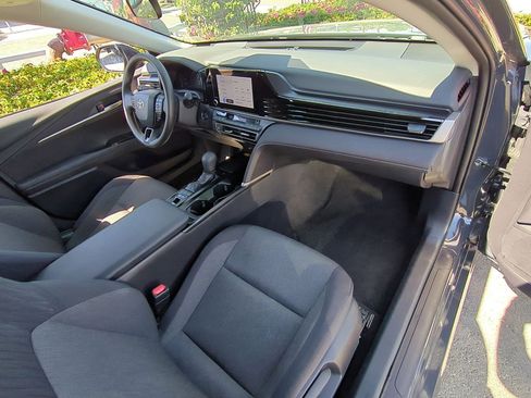 Used 2025 Toyota Camry LE image 27