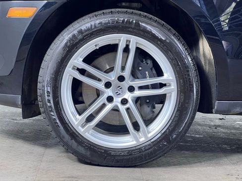 Certified 2025 Porsche Macan image 11