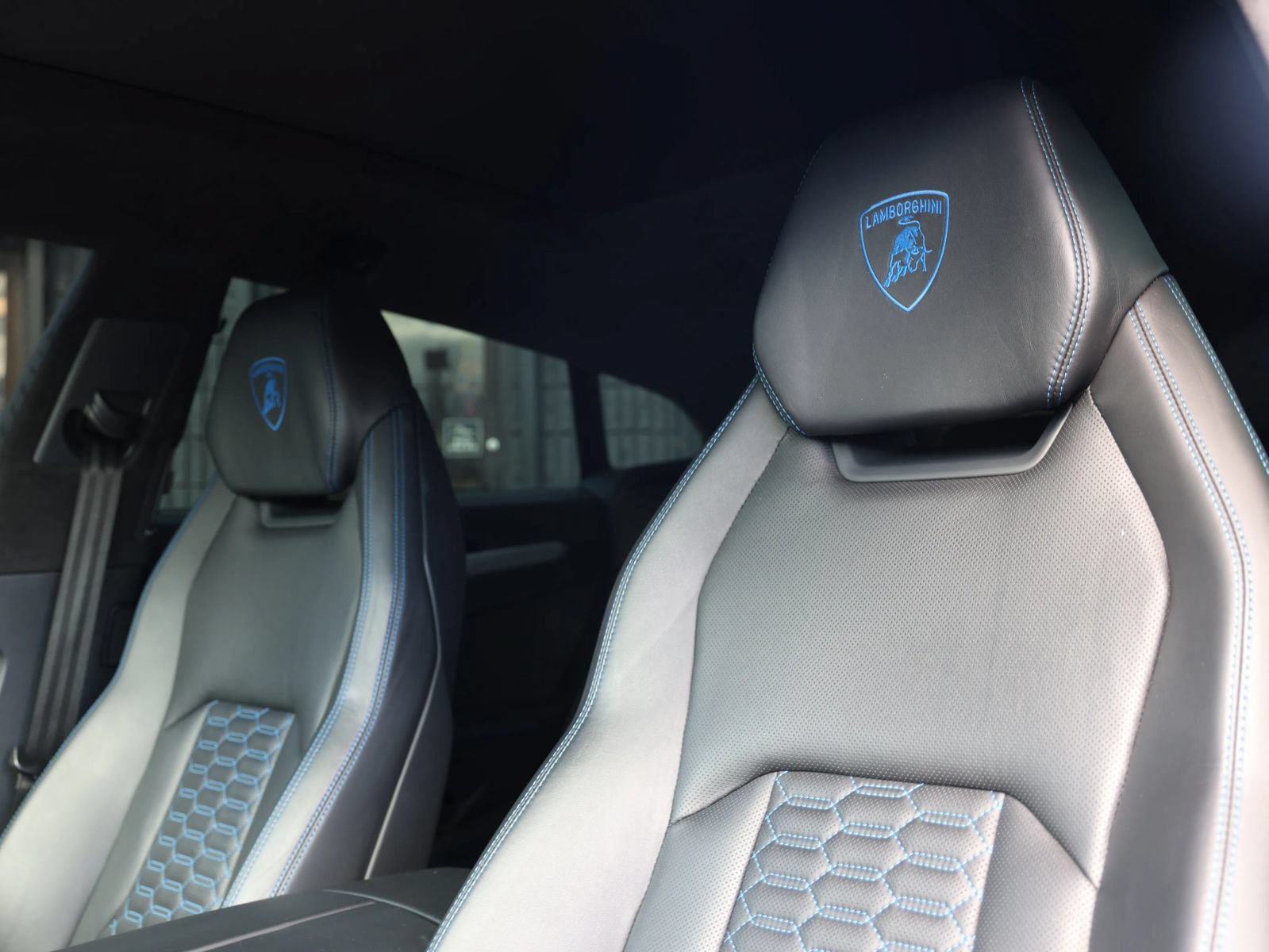 Used 2021 Lamborghini Urus AWD/4WD image 13