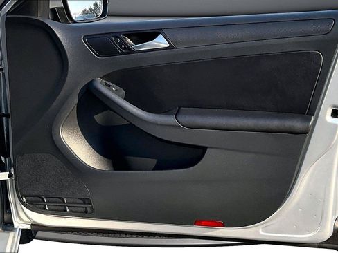 Used 2014 Volkswagen Jetta SE FWD image 23
