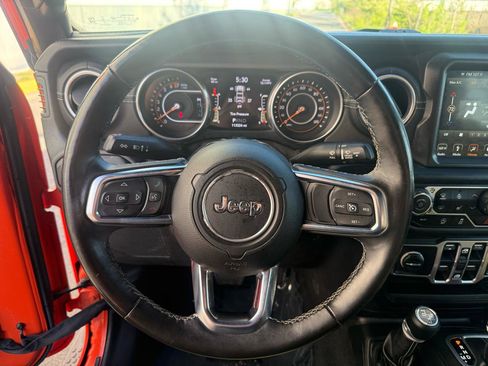 Used 2018 Jeep Wrangler Unlimited Sahara image 31