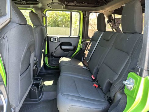 Used 2019 Jeep Wrangler Unlimited Sport S image 17