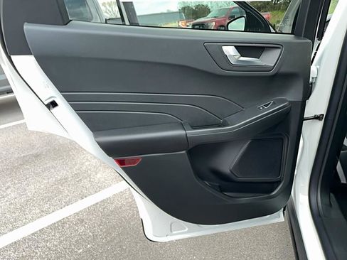 New 2025 Ford Escape SE FWD image 31