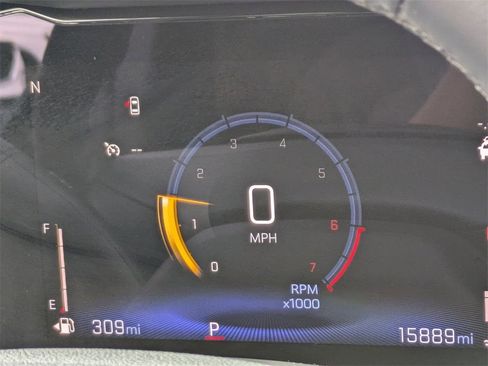 Used 2025 Chevrolet Trax LT w/ LT Convenience Package image 16