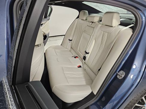 Used 2023 BMW 540i w/ Executive Package image 21