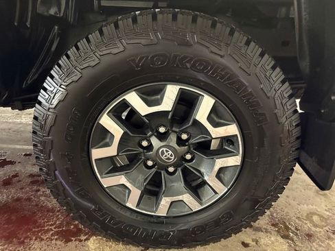 Used 2022 Toyota Tacoma TRD Off-Road w/ Technology Package image 31