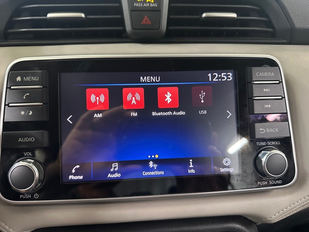 Used 2020 Nissan Versa SV FWD image 11