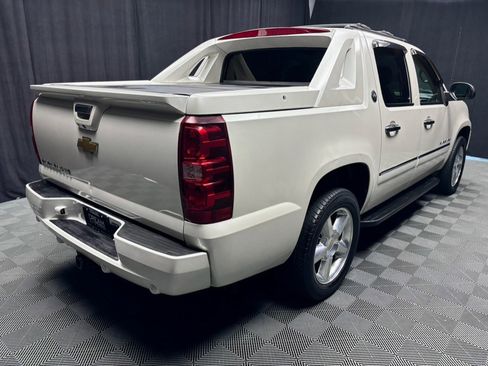 Used 2013 Chevrolet Avalanche LTZ AWD/4WD image 6