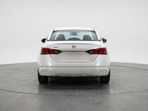 Used 2025 Nissan Altima 2.5 SV FWD image 7