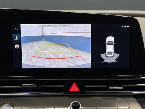 Used 2023 Hyundai Elantra Limited image 11