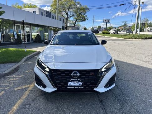 Certified 2025 Nissan Altima 2.5 SR FWD image 3