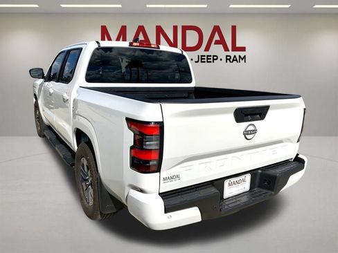 Used 2025 Nissan Frontier SV RWD image 7