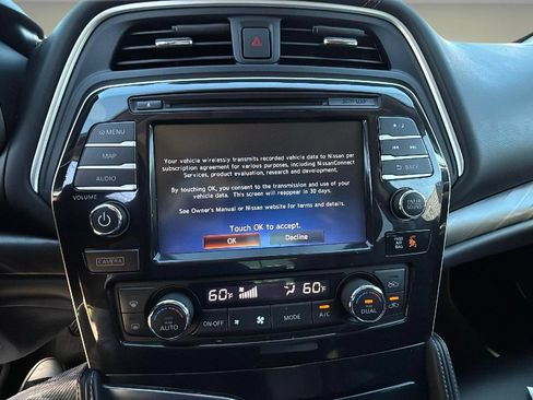 Used 2017 Nissan Maxima Platinum w/ Interior Lighting Package FWD image 7