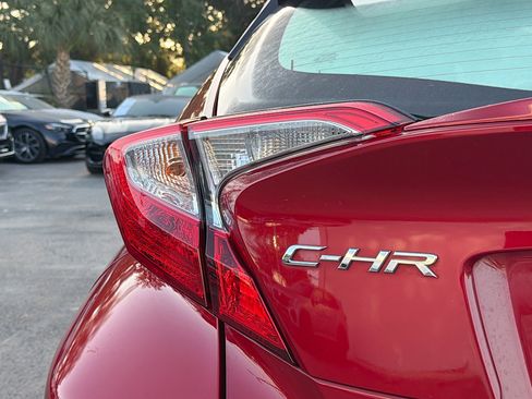 Used 2021 Toyota C-HR XLE FWD image 10