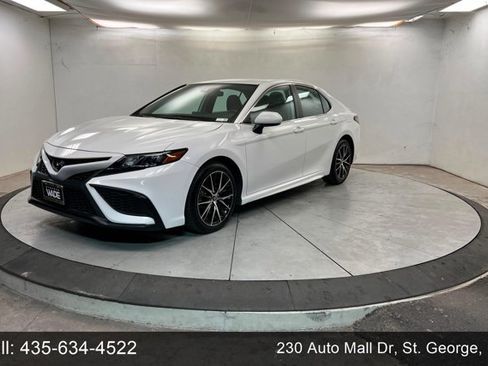 Used 2023 Toyota Camry SE image 1