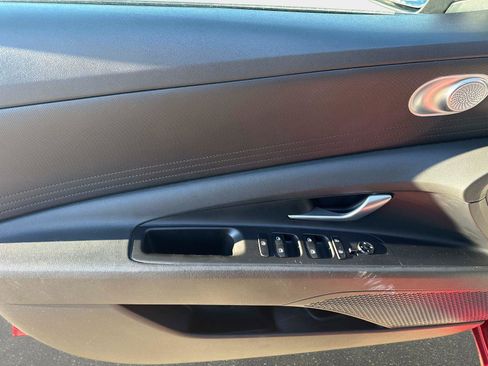 Certified 2023 Hyundai Elantra SE w/ Cargo Package image 18