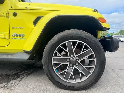 Used 2023 Jeep Wrangler Unlimited Sahara w/ Cold Weather Group AWD/4WD image 12