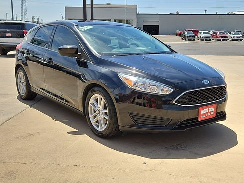 Used 2018 Ford Focus SE FWD image 4