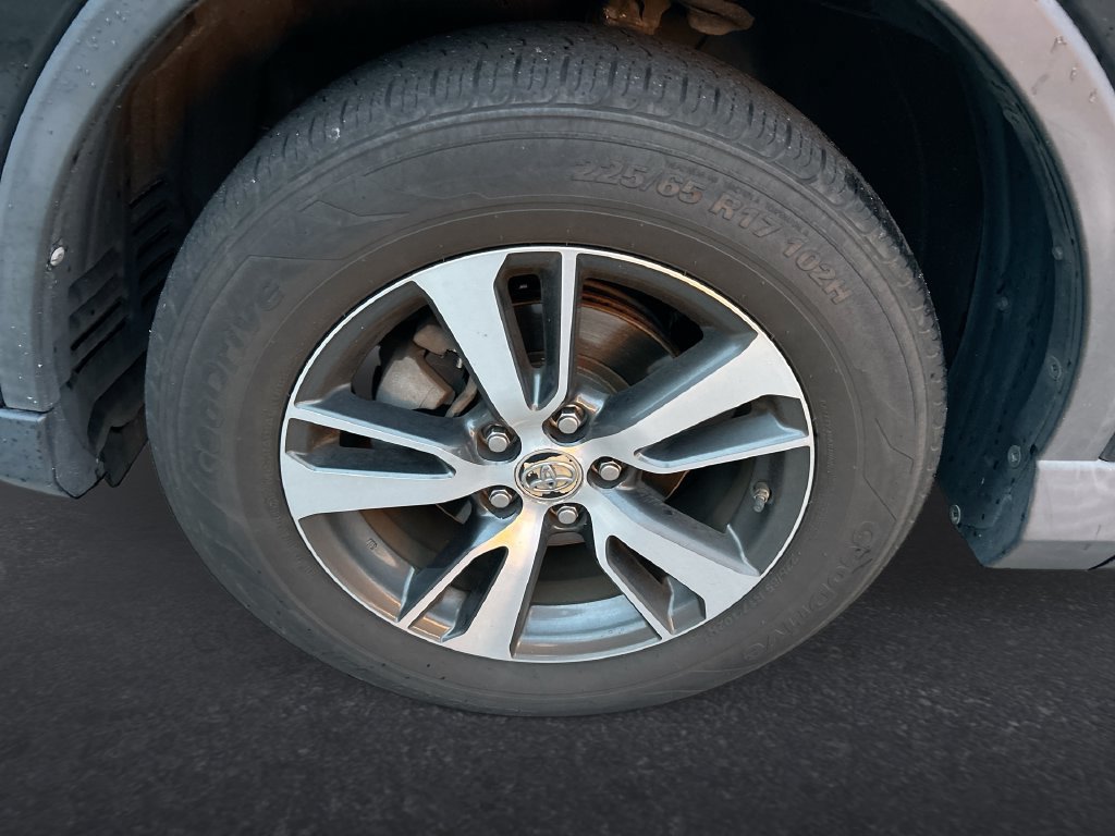 Used 2018 Toyota RAV4 XLE FWD image 10
