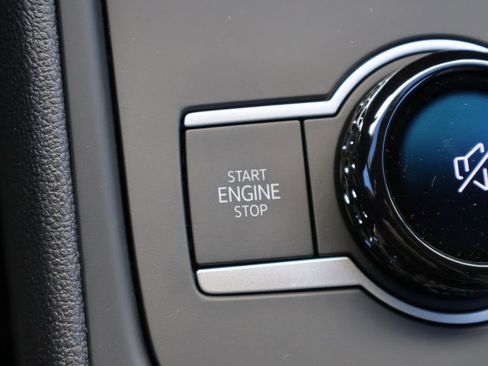 New 2026 Volkswagen Tiguan SE R-Line image 30