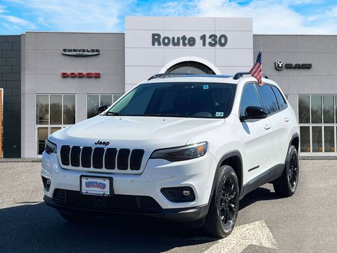 Used 2023 Jeep Cherokee Altitude Lux w/ Lux Elite Package image 2
