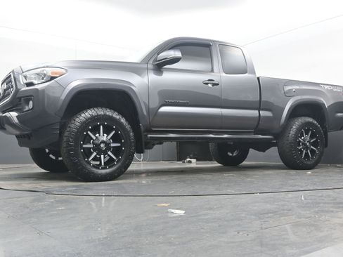 Used 2019 Toyota Tacoma TRD Sport w/ Technology Package image 21