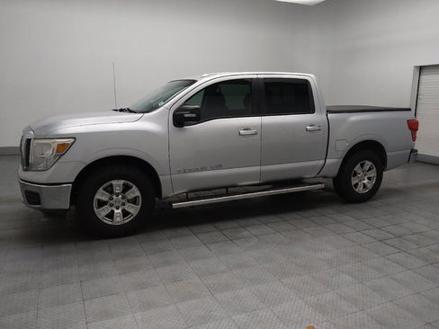 Used 2018 Nissan Titan SV RWD image 2