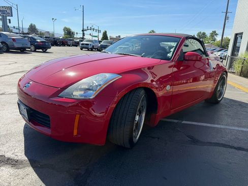Used 2004 Nissan 350Z Touring RWD image 3
