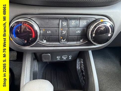 Used 2023 Chevrolet TrailBlazer LT AWD/4WD image 32
