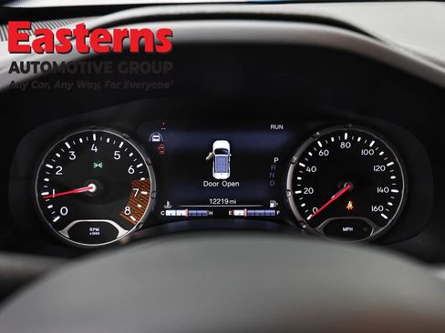 Used 2022 Jeep Renegade Latitude w/ Convenience Group AWD/4WD image 18