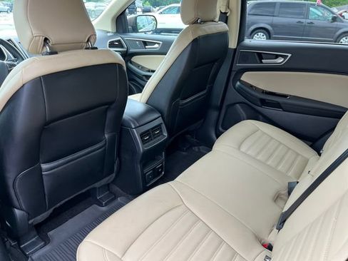 Used 2019 Ford Edge SEL w/ Equipment Group 201A AWD/4WD image 29
