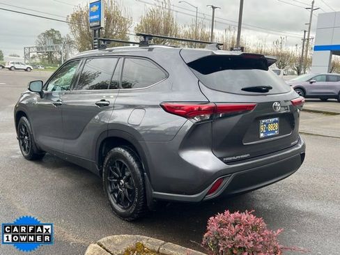 Used 2021 Toyota Highlander XLE AWD/4WD image 5