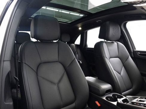 New 2026 Porsche Macan AWD/4WD image 28