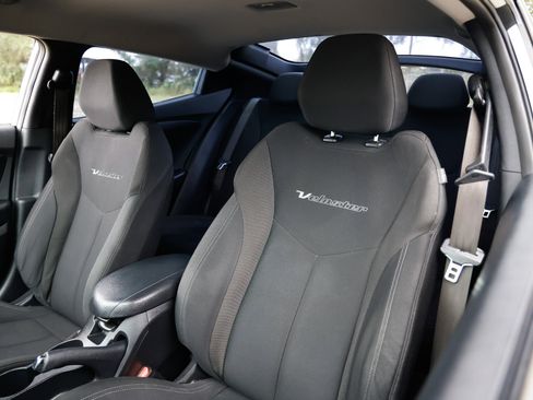 Used 2016 Hyundai Veloster image 6