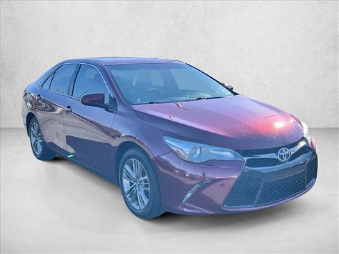 Used 2017 Toyota Camry SE image 3